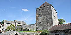 Château de Fondremand (Haute-Saône) - Donjon et corps de Logis Château de Fondremand (Haute-Saône) - Donjon et corps de Logis