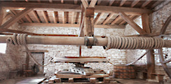 Pressoir et charpente de l'ancienne cuverie du Clos de Tart, Morey-Saint-Denis (Côte-d'Or - Bourgogne)